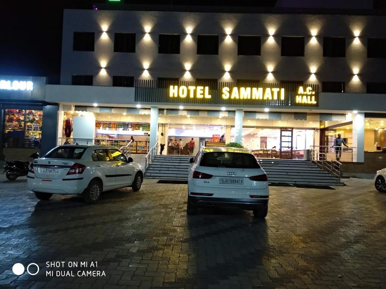 Hotel Sammati Kheda エクステリア 写真