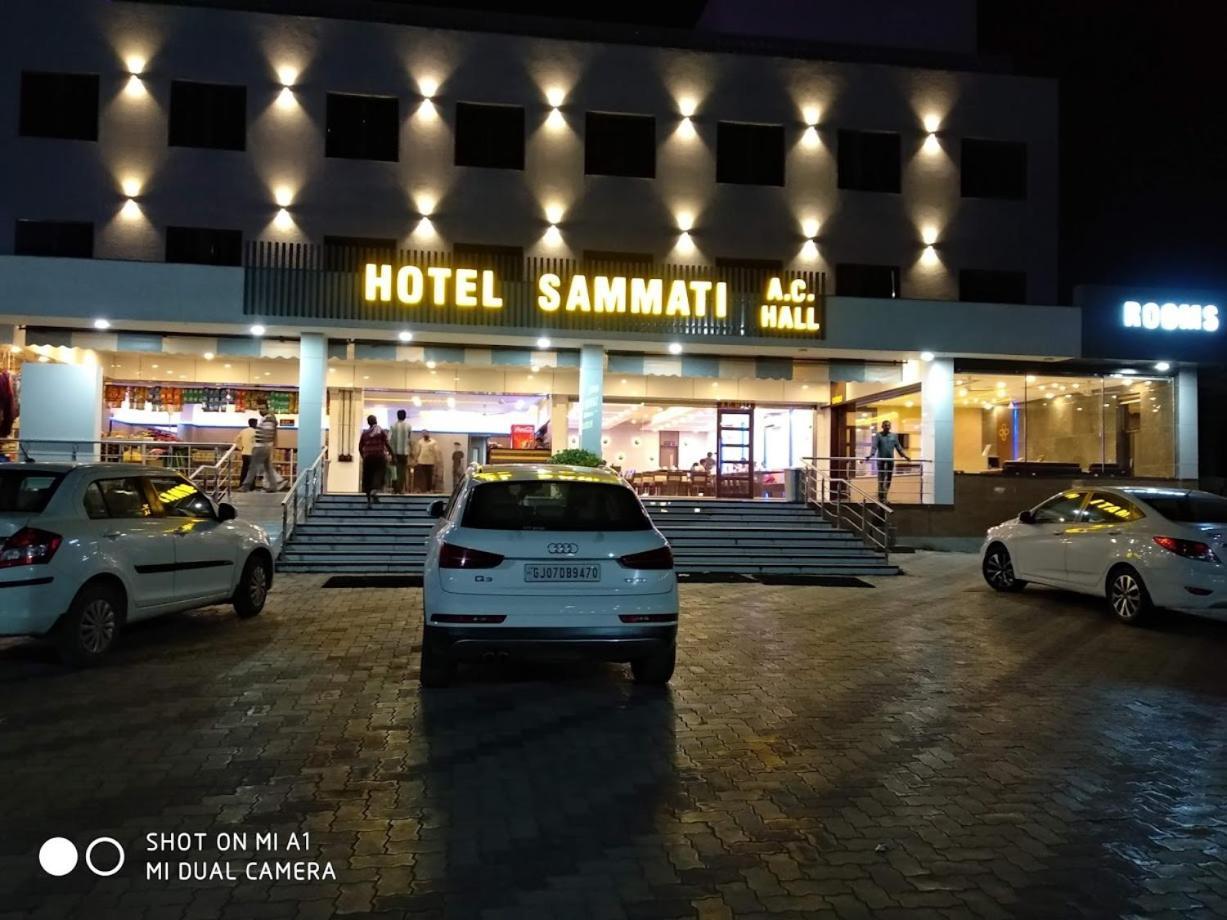 Hotel Sammati Kheda エクステリア 写真